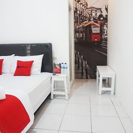 Reddoorz @ Jalan Tanjung Blitar Hotel Exterior photo
