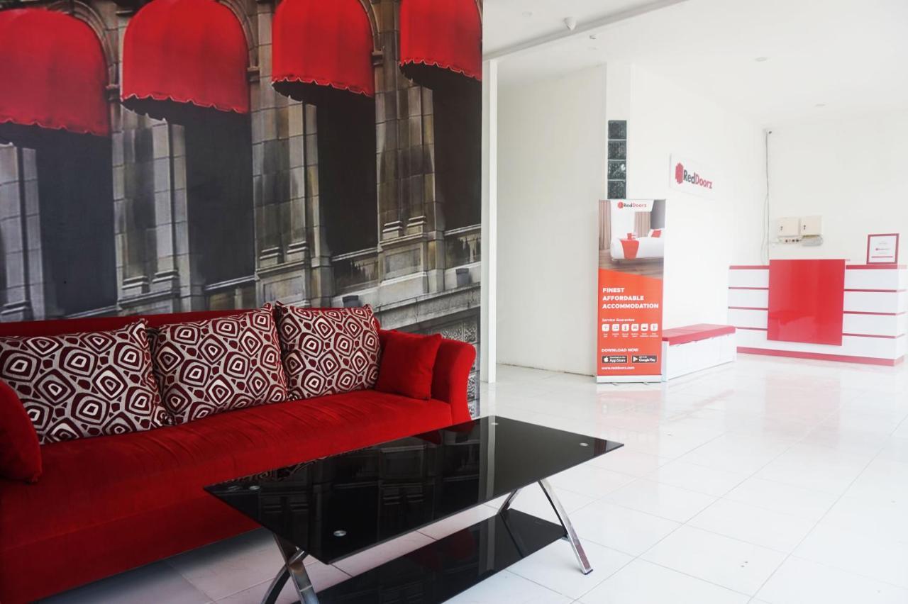 Reddoorz @ Jalan Tanjung Blitar Hotel Exterior photo