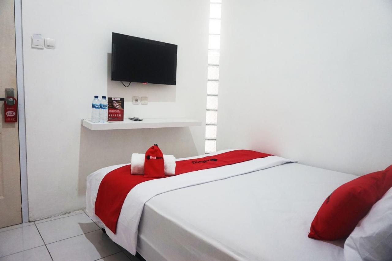 Reddoorz @ Jalan Tanjung Blitar Hotel Exterior photo