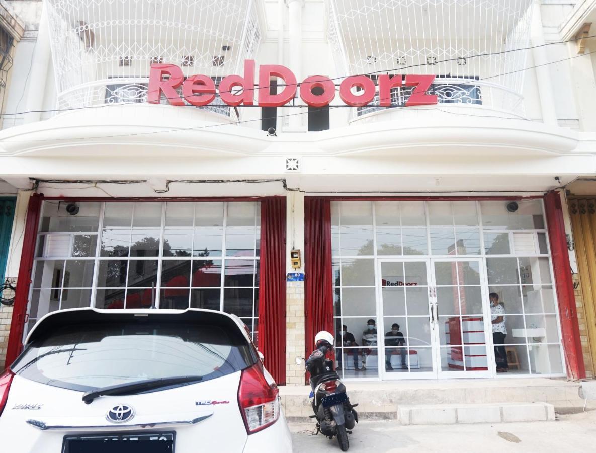 Reddoorz @ Jalan Tanjung Blitar Hotel Exterior photo